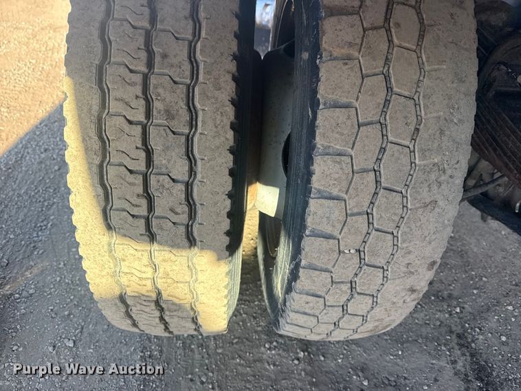 image for item EG2043 2018 Ford F450 Super Duty XL Ext. Cab flatbed pickup truck