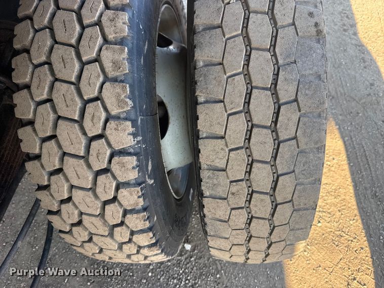 image for item EG2043 2018 Ford F450 Super Duty XL Ext. Cab flatbed pickup truck