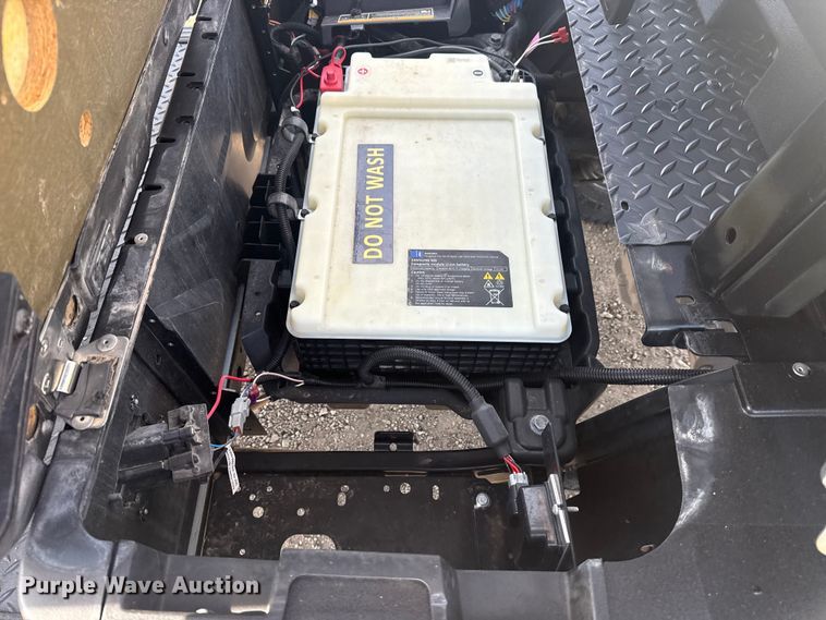 image for item EG2047 Cushman Hauler 800X golf cart