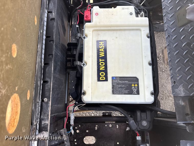 image for item EG2047 Cushman Hauler 800X golf cart