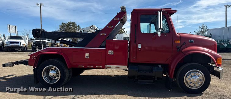 image for item EG2054 1996 International 4700 tow truck
