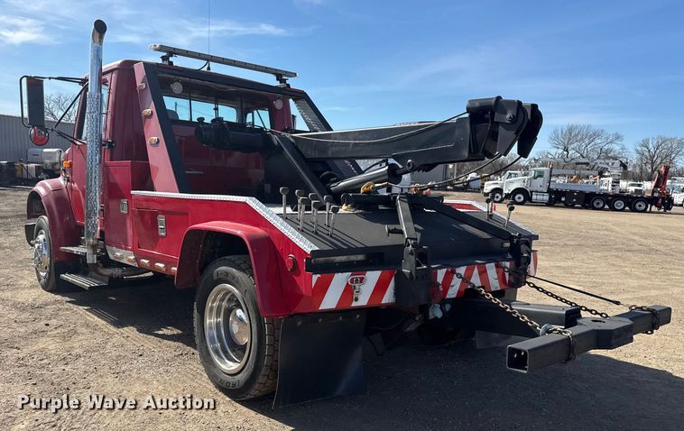image for item EG2054 1996 International 4700 tow truck
