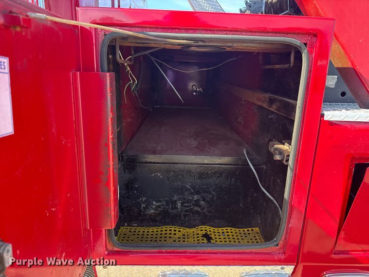 image for item EG2054 1996 International 4700 tow truck