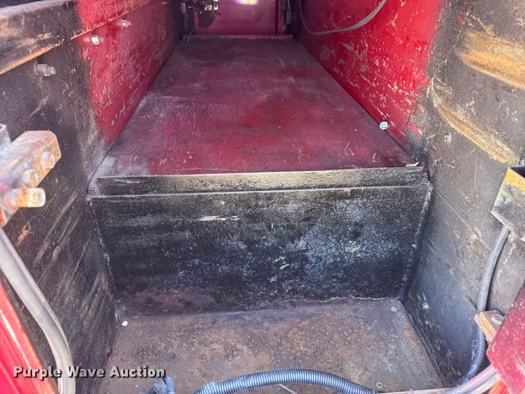 image for item EG2054 1996 International 4700 tow truck