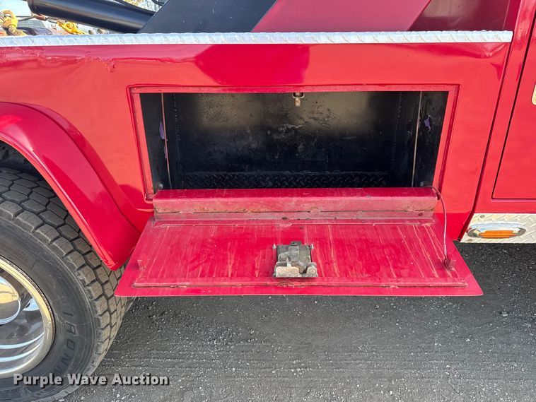 image for item EG2054 1996 International 4700 tow truck