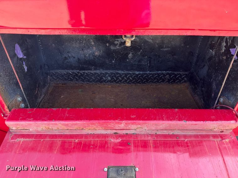 image for item EG2054 1996 International 4700 tow truck