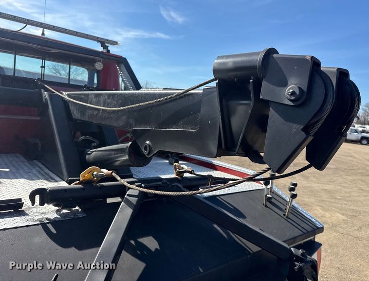 image for item EG2054 1996 International 4700 tow truck