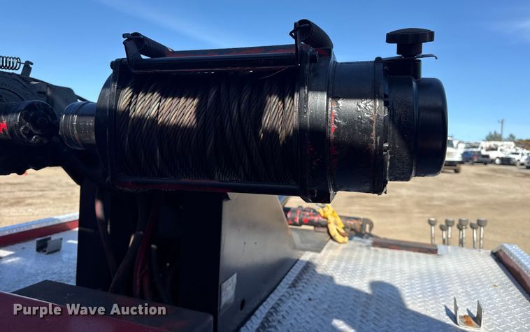 image for item EG2054 1996 International 4700 tow truck