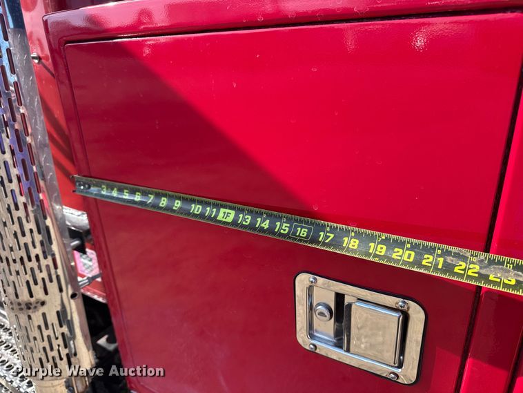 image for item EG2054 1996 International 4700 tow truck