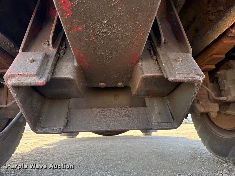 image for item EG2054 1996 International 4700 tow truck