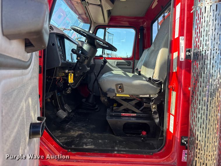 image for item EG2054 1996 International 4700 tow truck