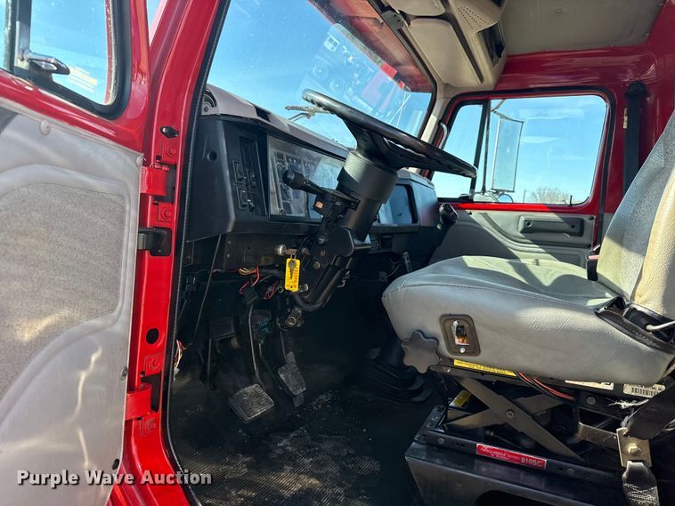 image for item EG2054 1996 International 4700 tow truck