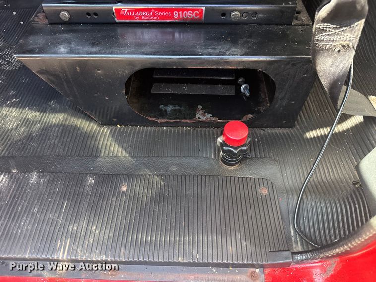 image for item EG2054 1996 International 4700 tow truck