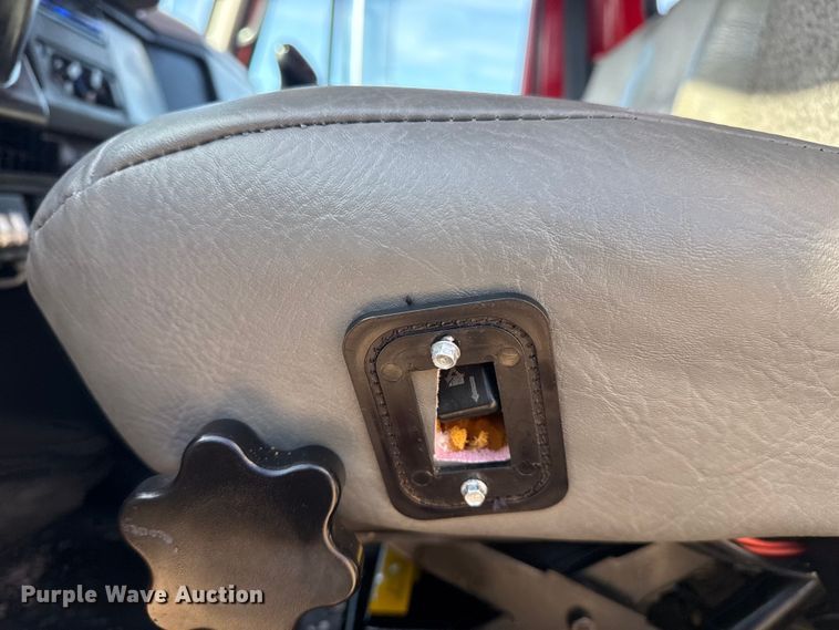 image for item EG2054 1996 International 4700 tow truck