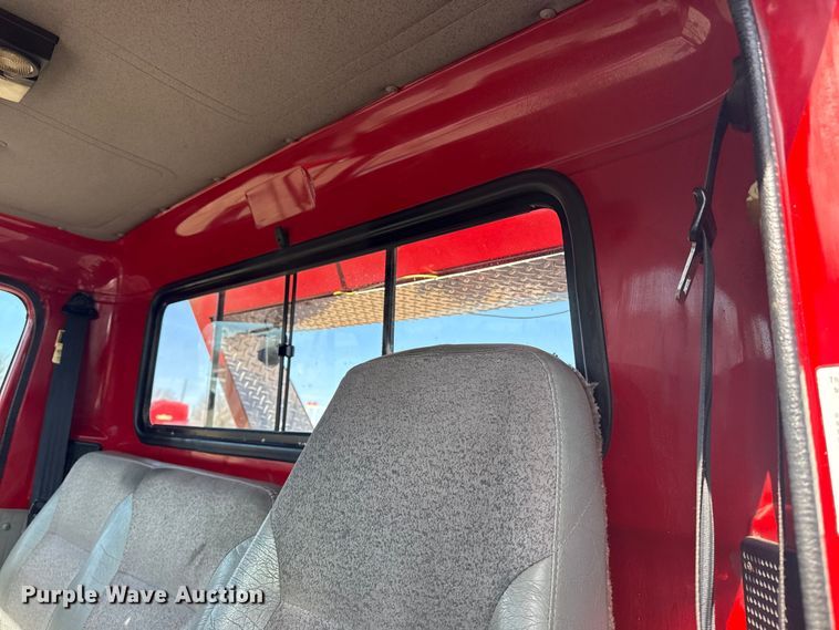 image for item EG2054 1996 International 4700 tow truck