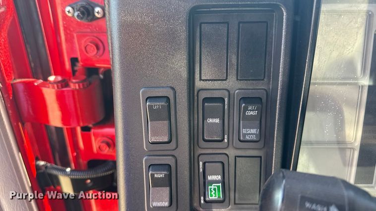 image for item EG2054 1996 International 4700 tow truck