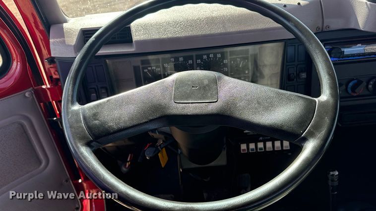 image for item EG2054 1996 International 4700 tow truck