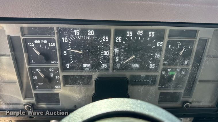 image for item EG2054 1996 International 4700 tow truck