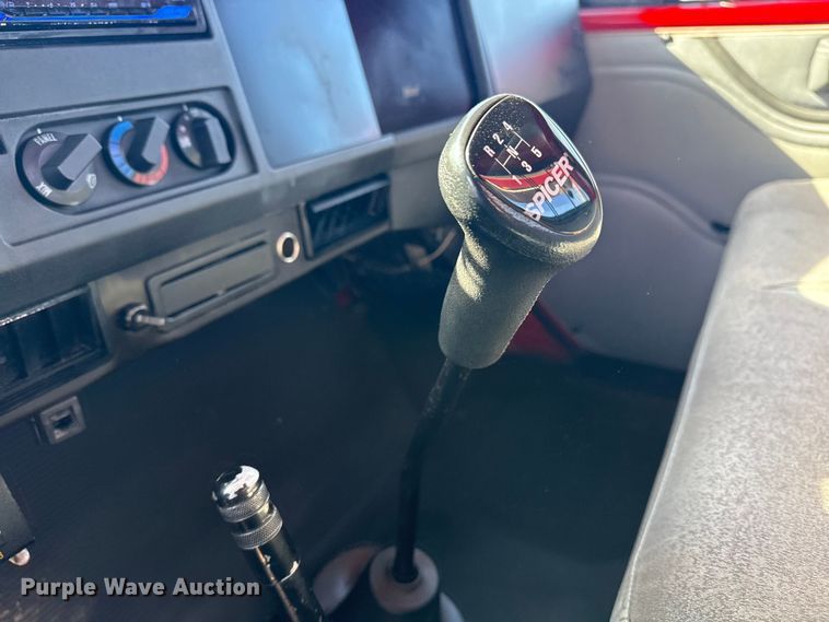 image for item EG2054 1996 International 4700 tow truck