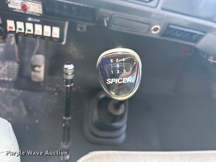 image for item EG2054 1996 International 4700 tow truck