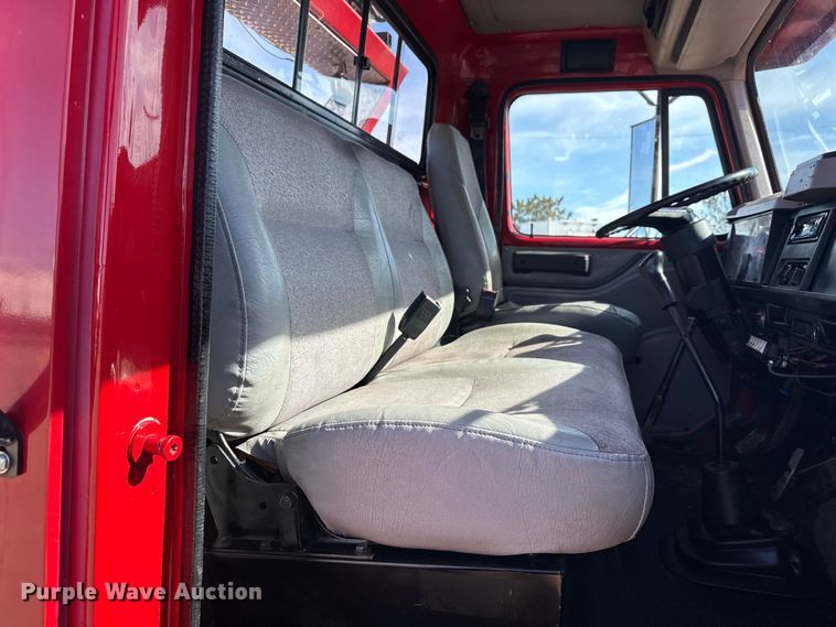 image for item EG2054 1996 International 4700 tow truck