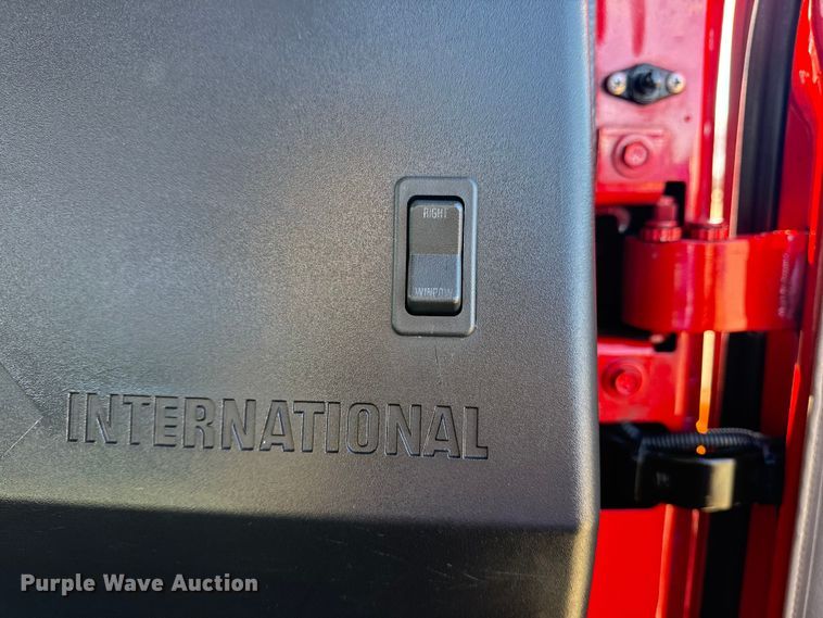 image for item EG2054 1996 International 4700 tow truck