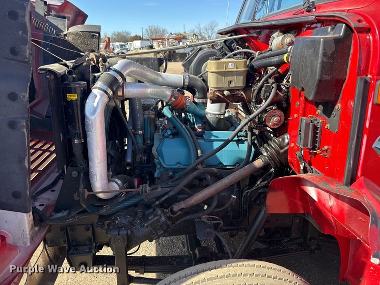 image for item EG2054 1996 International 4700 tow truck