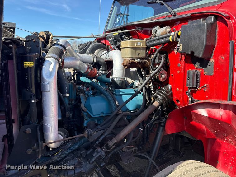 image for item EG2054 1996 International 4700 tow truck