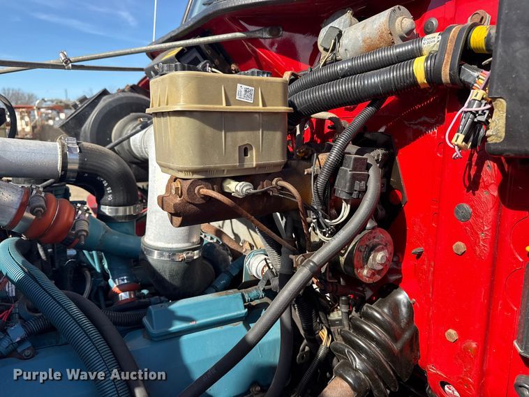 image for item EG2054 1996 International 4700 tow truck