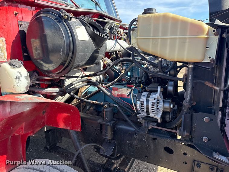 image for item EG2054 1996 International 4700 tow truck