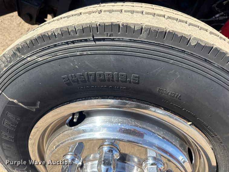 image for item EG2054 1996 International 4700 tow truck