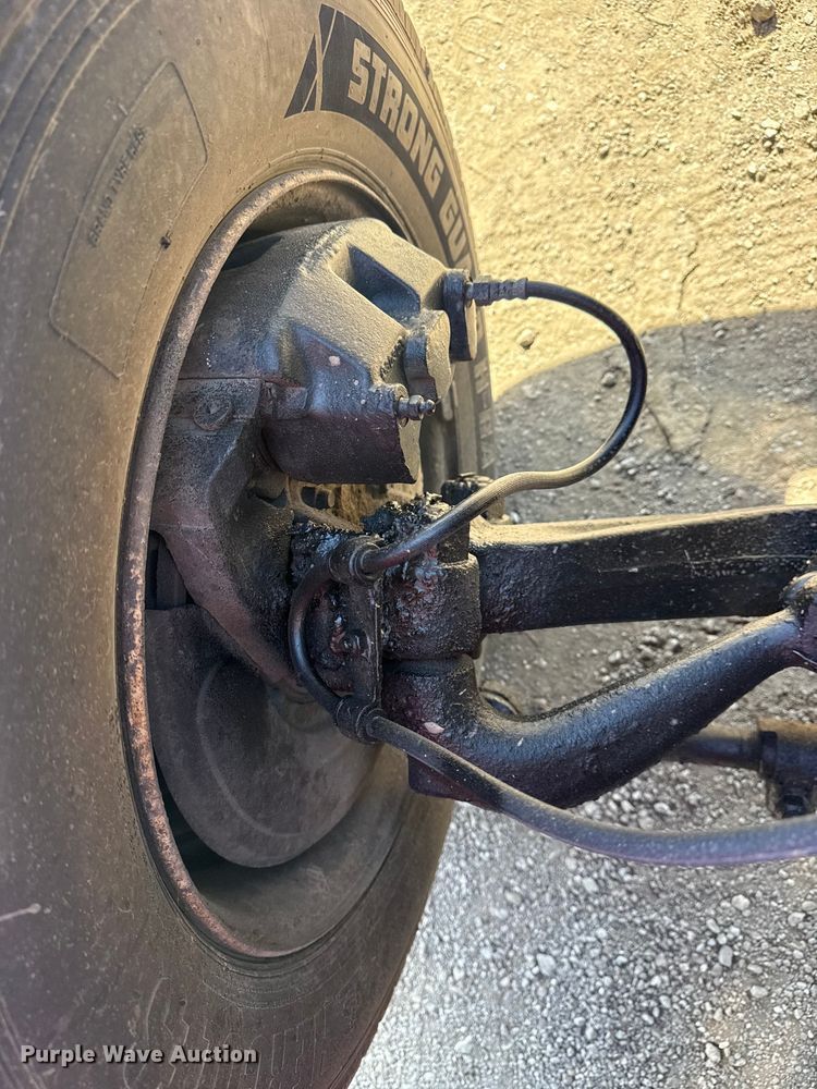 image for item EG2054 1996 International 4700 tow truck