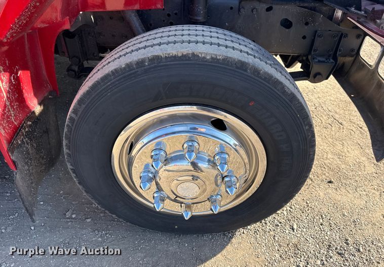 image for item EG2054 1996 International 4700 tow truck