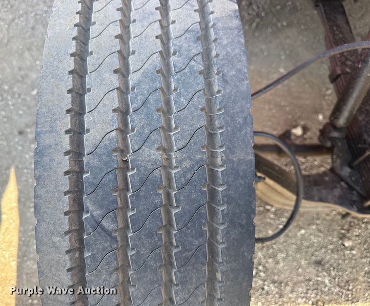 image for item EG2054 1996 International 4700 tow truck