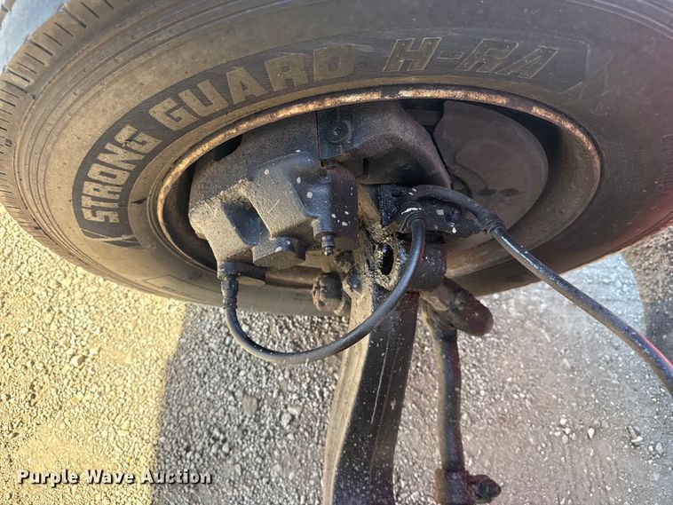 image for item EG2054 1996 International 4700 tow truck