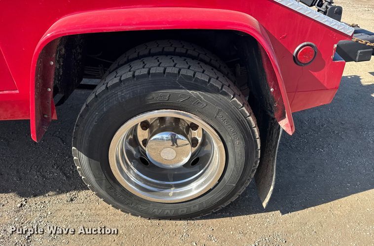 image for item EG2054 1996 International 4700 tow truck