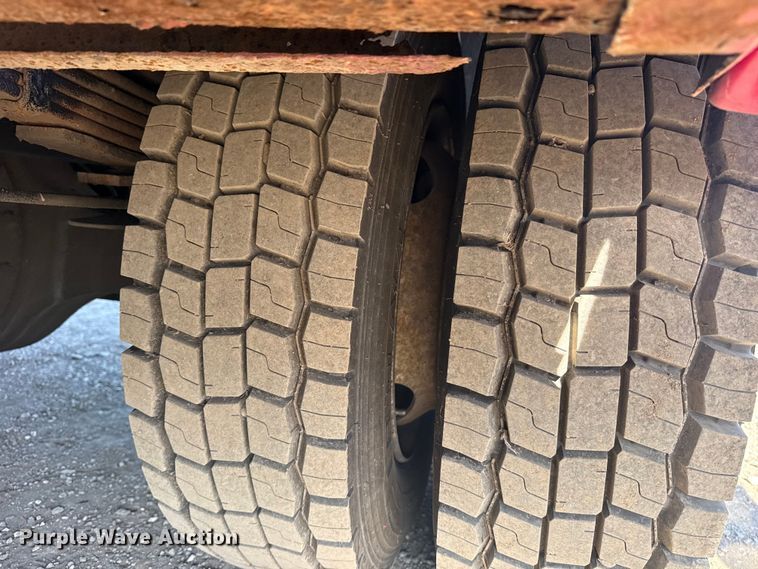 image for item EG2054 1996 International 4700 tow truck