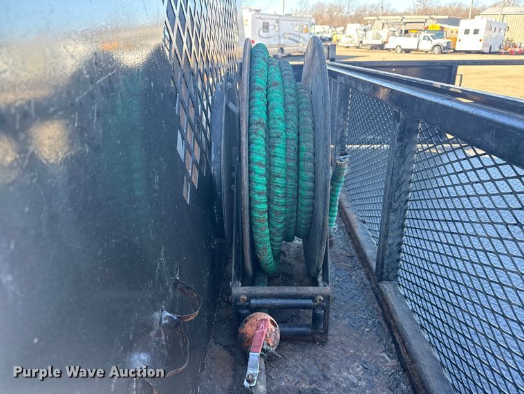 image for item EG2064 2016 Ford F550 Super Duty flatbed truck