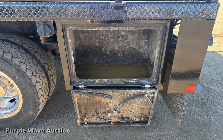 image for item EG2064 2016 Ford F550 Super Duty flatbed truck