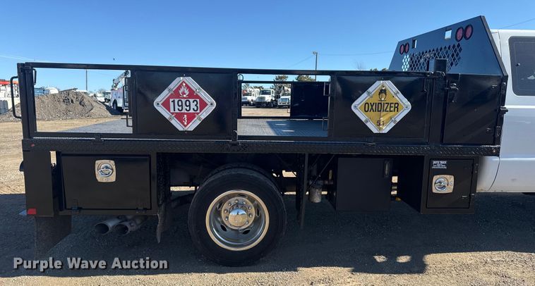image for item EG2064 2016 Ford F550 Super Duty flatbed truck