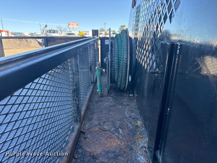 image for item EG2064 2016 Ford F550 Super Duty flatbed truck