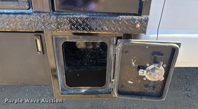 image for item EG2064 2016 Ford F550 Super Duty flatbed truck