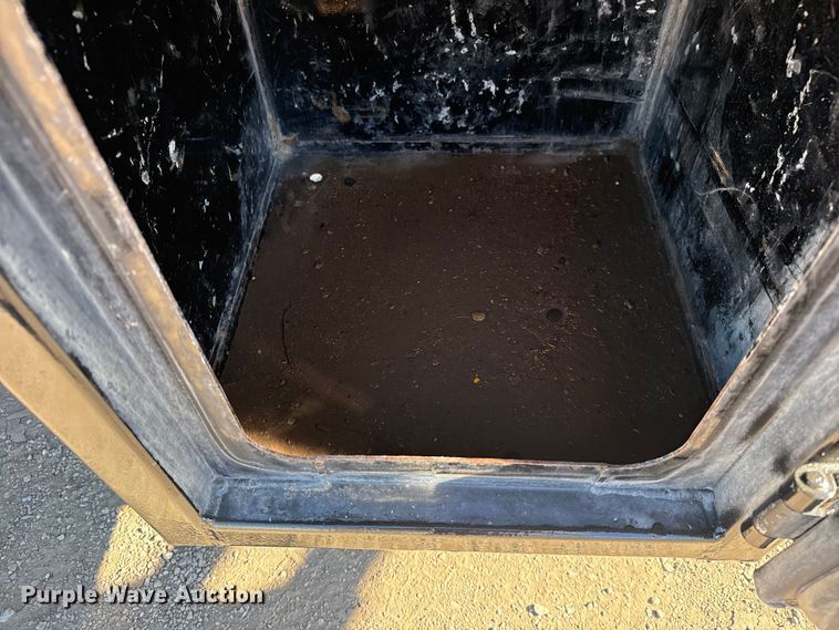 image for item EG2064 2016 Ford F550 Super Duty flatbed truck