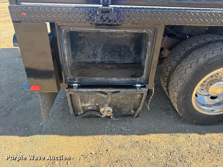 image for item EG2064 2016 Ford F550 Super Duty flatbed truck