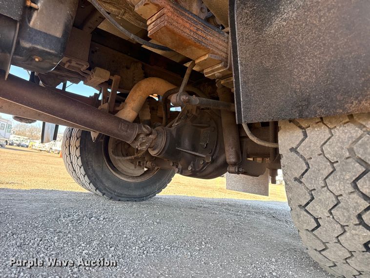 image for item EG2064 2016 Ford F550 Super Duty flatbed truck