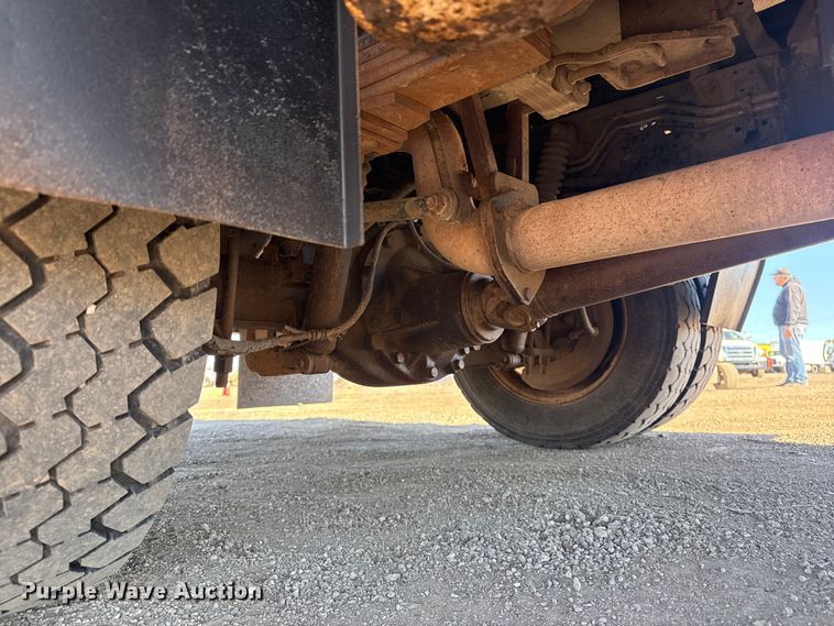 image for item EG2064 2016 Ford F550 Super Duty flatbed truck