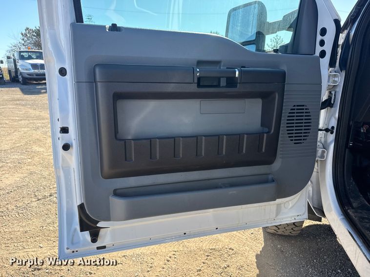 image for item EG2064 2016 Ford F550 Super Duty flatbed truck