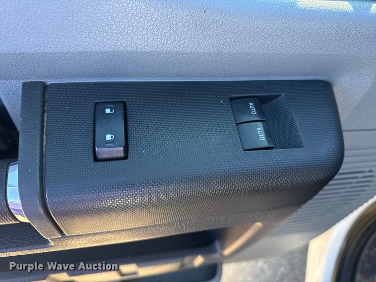 image for item EG2064 2016 Ford F550 Super Duty flatbed truck