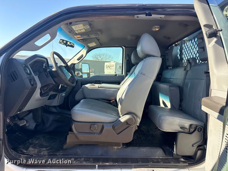 image for item EG2064 2016 Ford F550 Super Duty flatbed truck