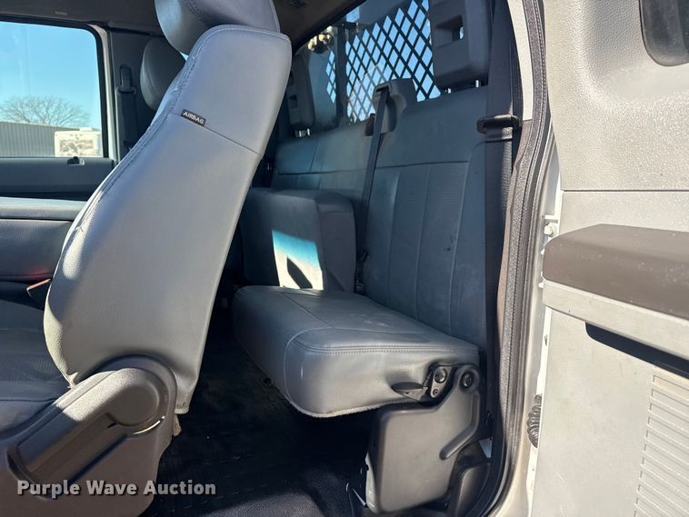 image for item EG2064 2016 Ford F550 Super Duty flatbed truck